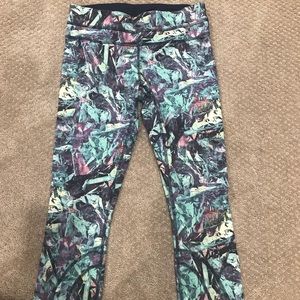 Lululemon run inspire crops size 6